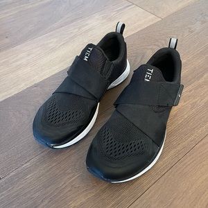 Turn Black Cycling Shoes